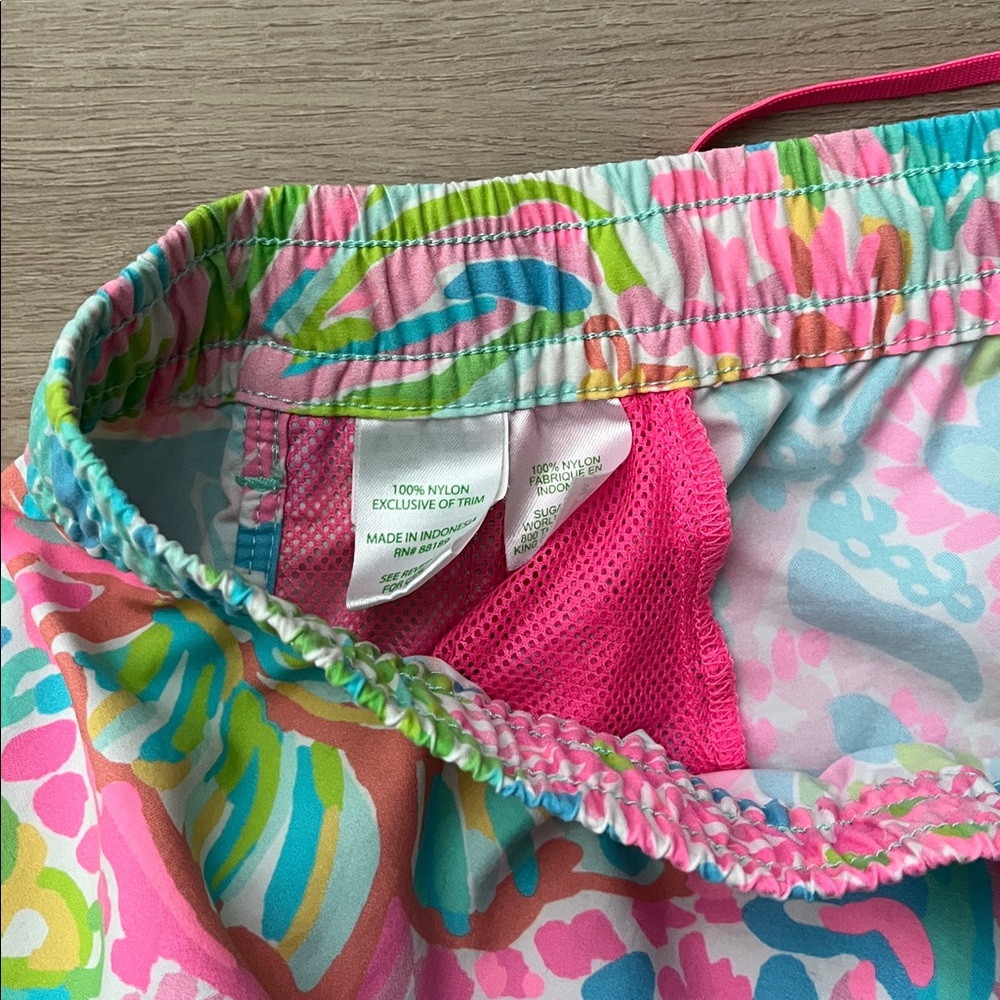 Lilly Pulitzer Run Around Luxletic shorts in 
Multi Lovers Coral print - Picture 7 of 9